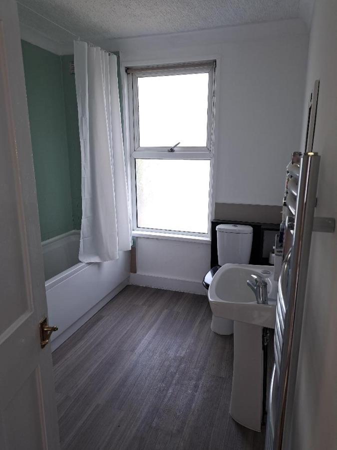 Single Bedroom Near London Seven Kings Train Station Ілфорд Екстер'єр фото