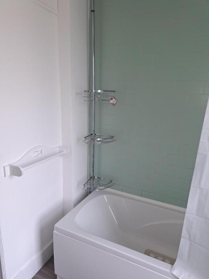Single Bedroom Near London Seven Kings Train Station Ілфорд Екстер'єр фото